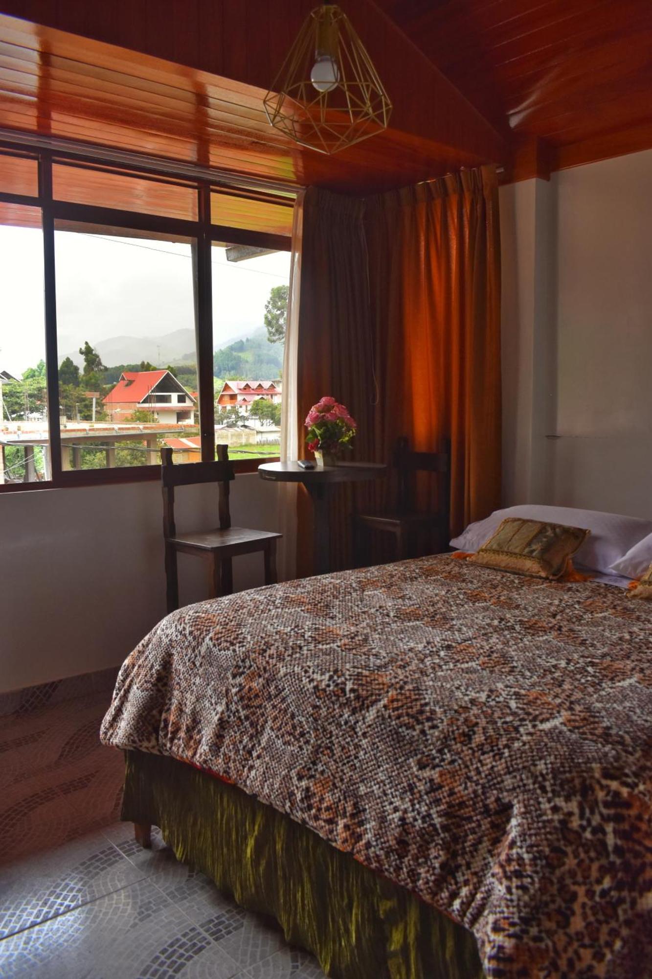 Hostal Suzet House Oxapampa Exterior foto